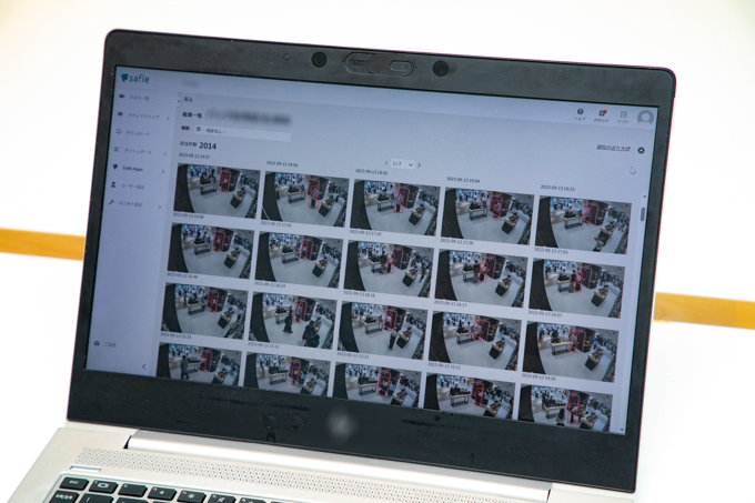 「立ち入り検知」機能を使って、立ち入ったシーンをサムネイルで確認している様子