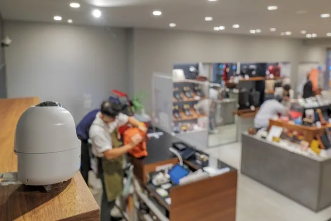 BUSINESS LEATHER FACTORY様|店舗内にカメラを設置している画像