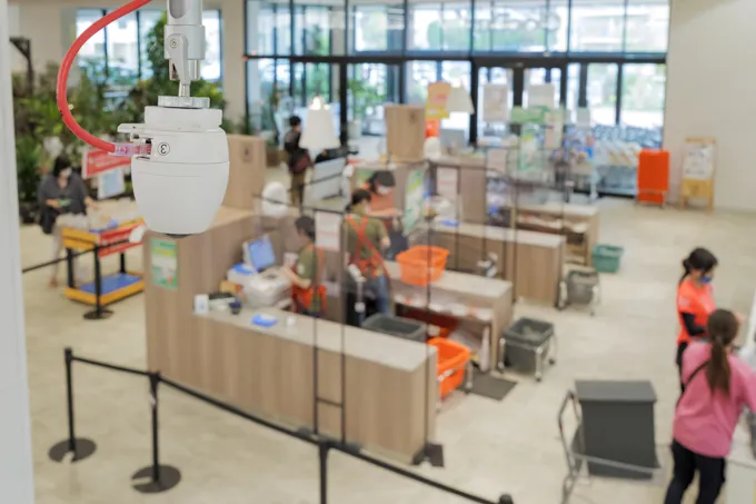 グッデイ様|店内にカメラを設置している画像