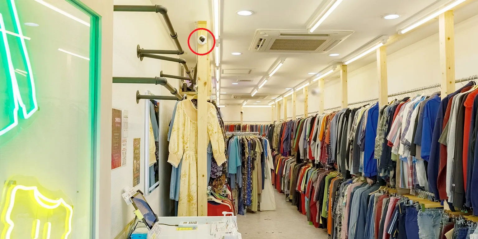 株式会社RESTA様|店内にカメラを設置している画像