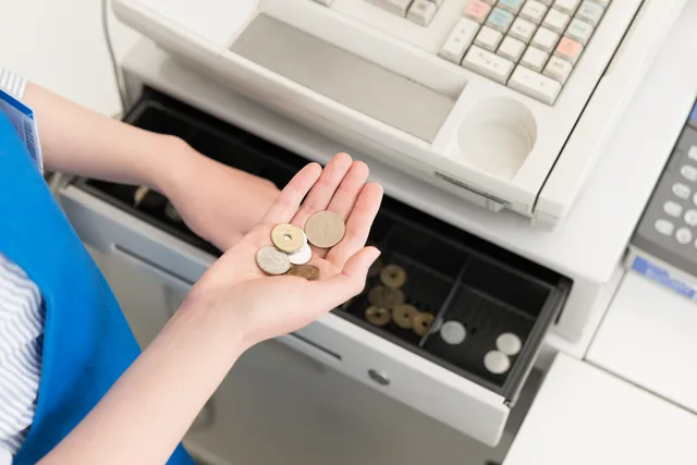 レジスタッフの手元