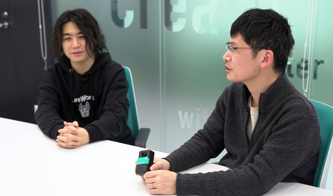 開発者インタビュー中の中田さんと横田さん