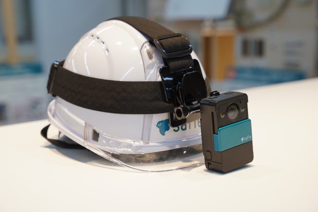 ヘルメットにも装着できる現場向けウェアラブルカメラ「Safie Pocket2」 クラウド録画サービスSafie（セーフィー）