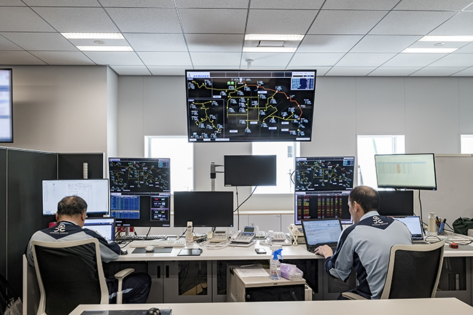 全エリアの緊急対応を指令する「供給防災センター」でもSafieの映像を活用している