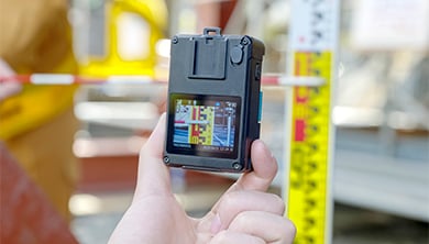 ウェアラブル利用で作業中の手元を撮影